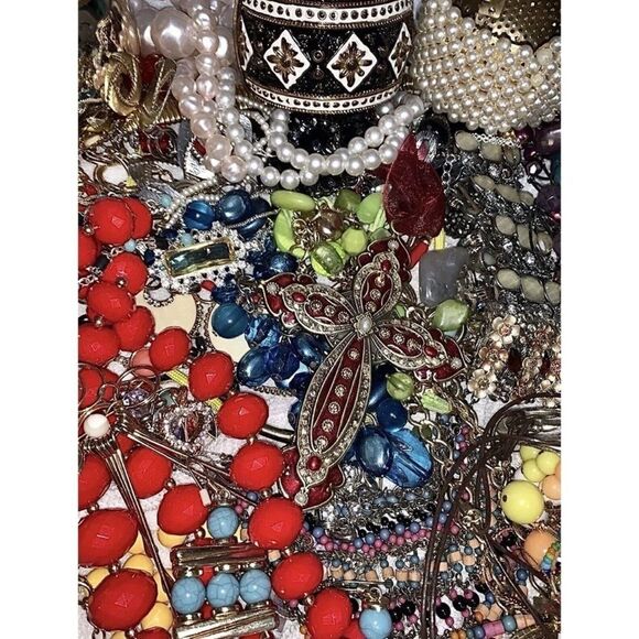 3 LB vintage jewelry lot- bulk jewelry bundle - Picture 3 of 14